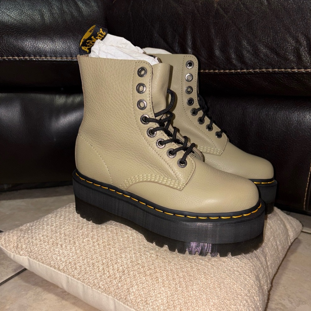 Dr. Martens 1460 PASCAL MAX NWT - Picture 6 of 10